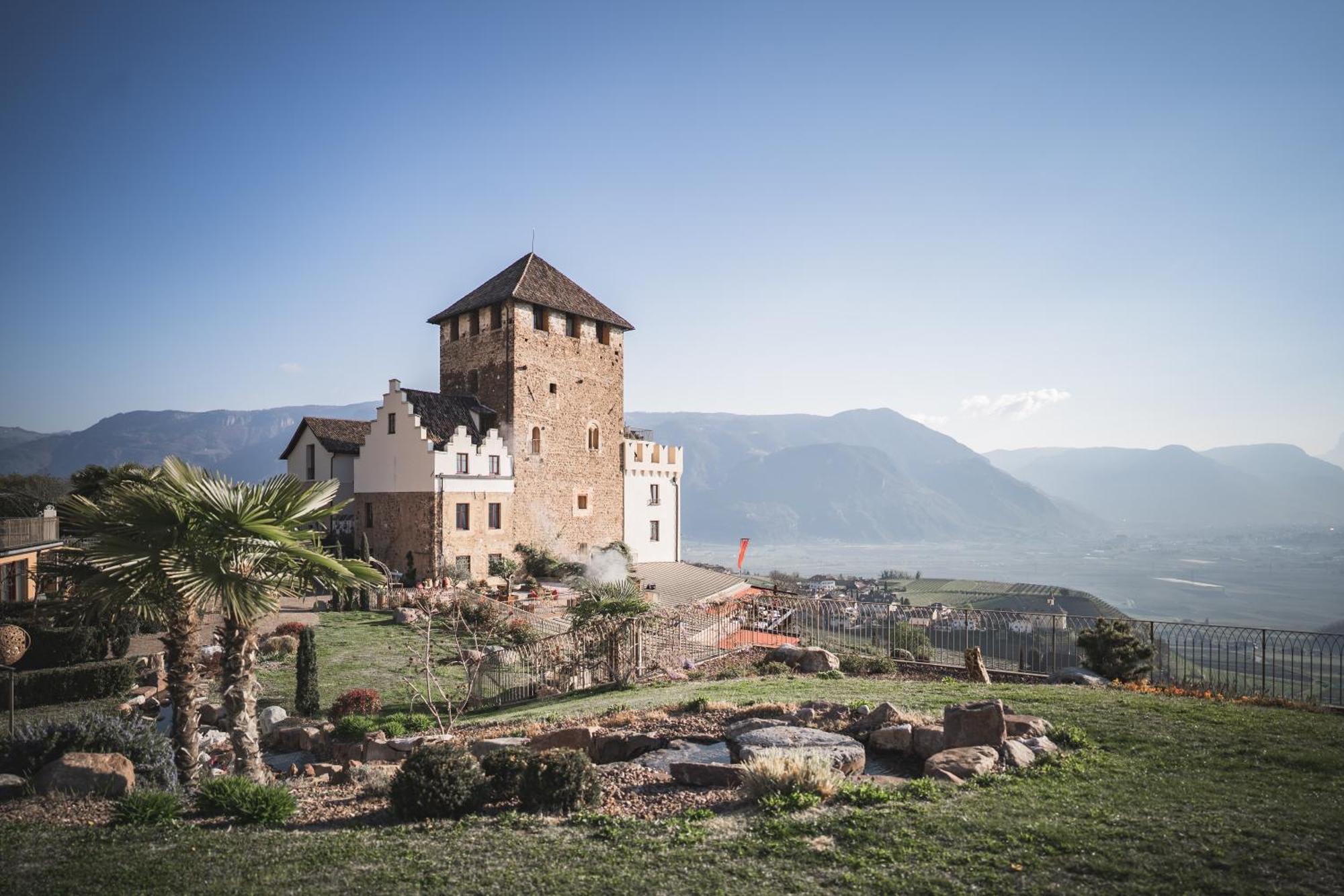 Schloss Hotel Korb Appiano Sulla Strada Del Vino Luaran gambar