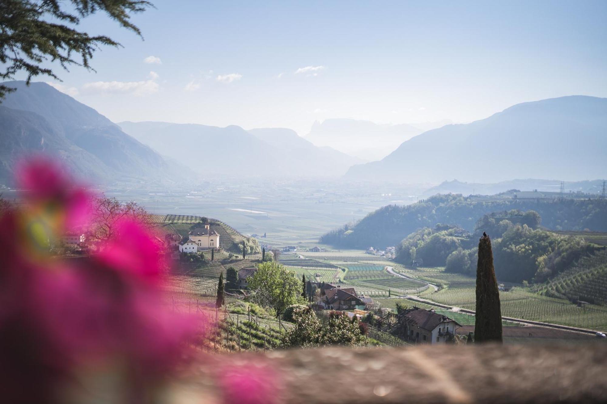 Schloss Hotel Korb Appiano Sulla Strada Del Vino Luaran gambar