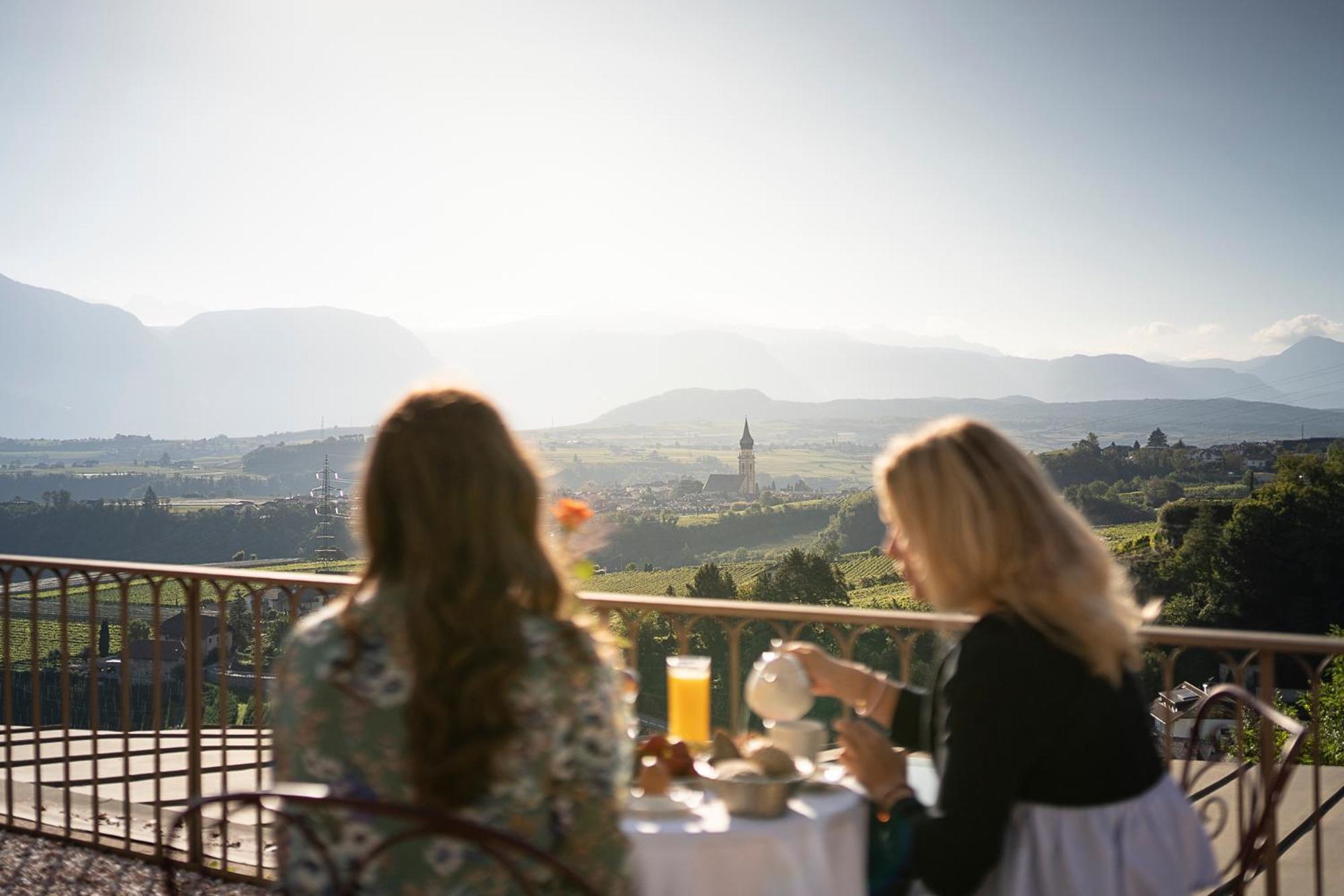 Schloss Hotel Korb Appiano Sulla Strada Del Vino Luaran gambar